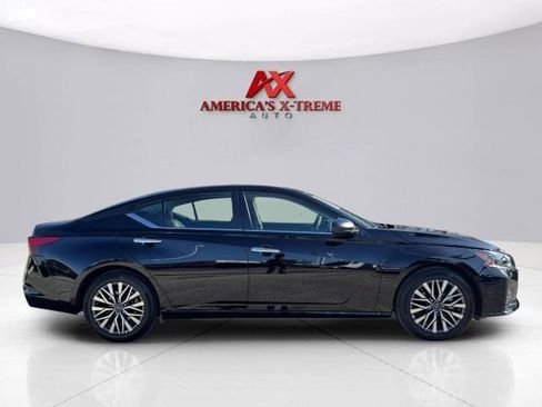 Used 2025 Nissan Altima 2.5 SV FWD image 6