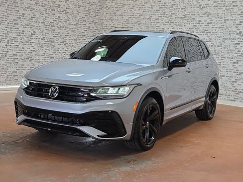 Used 2024 Volkswagen Tiguan SE R-Line image 3