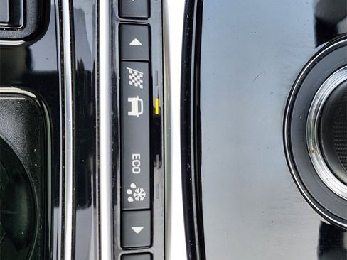 Used 2019 Jaguar F-PACE Prestige image 23