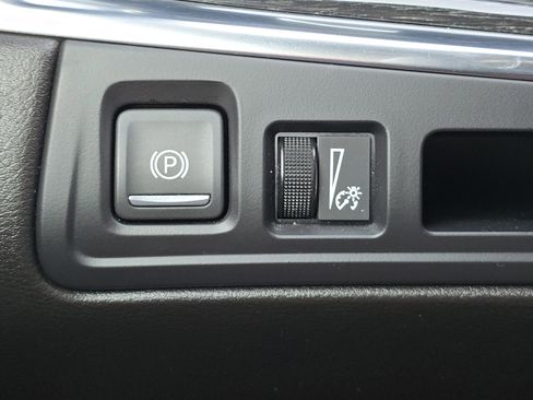 Used 2021 Cadillac XT5 Premium Luxury image 13