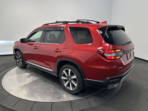Certified 2025 Honda Pilot Touring image 5