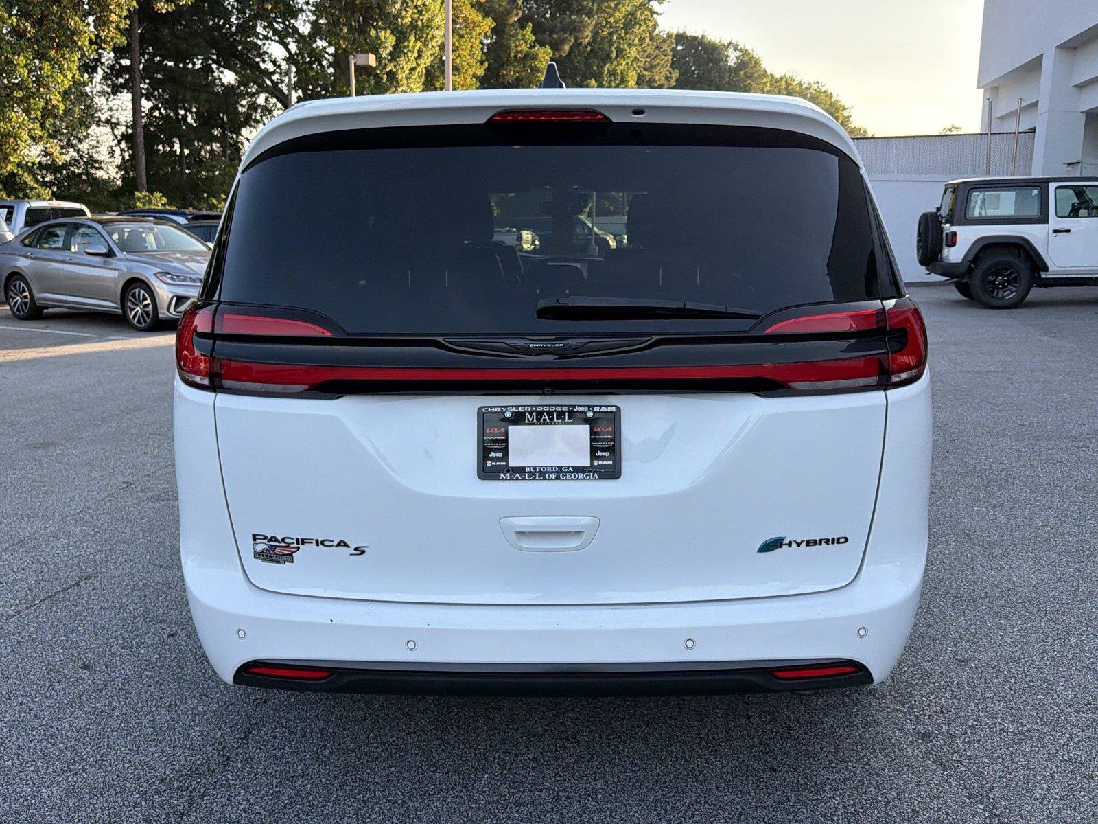 Used 2024 Chrysler Pacifica Limited FWD image 5