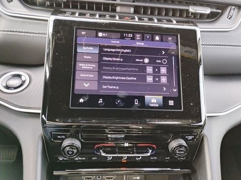 New 2025 Jeep Grand Cherokee Laredo w/ Trailer Tow Package image 29