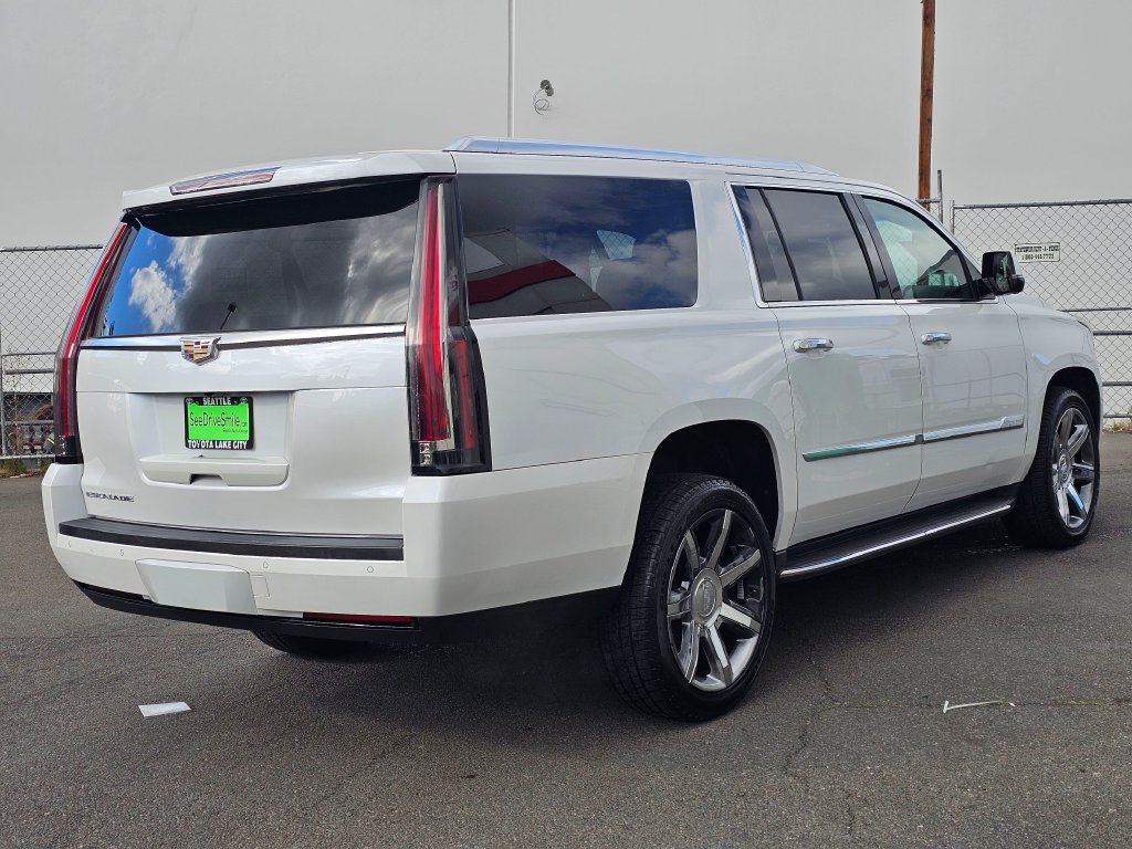 Used 2016 Cadillac Escalade ESV Luxury AWD/4WD image 7