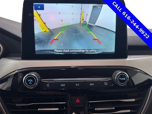 Used 2022 Ford Escape SE w/ Cold Weather Package image 9