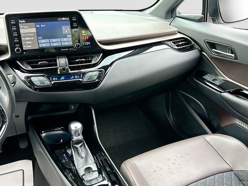 Used 2019 Toyota C-HR Limited image 22