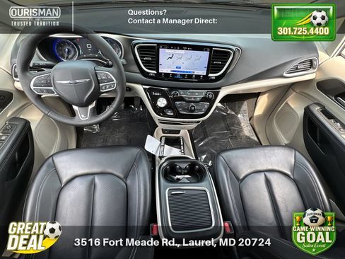 Used 2023 Chrysler Pacifica Touring-L FWD image 16