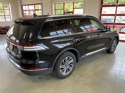Used 2023 Lincoln Aviator AWD image 7