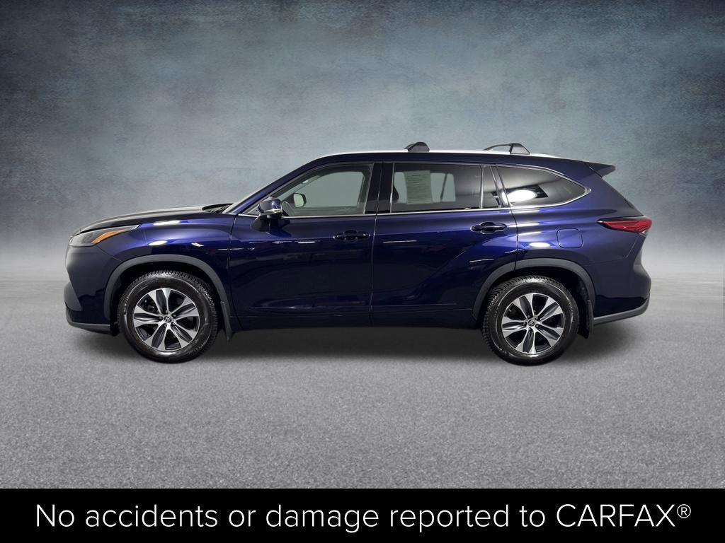 Used 2022 Toyota Highlander XLE AWD/4WD image 3