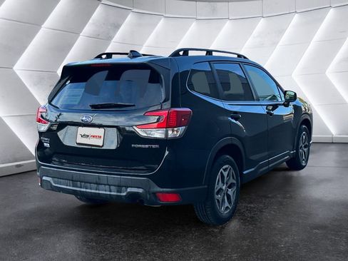 Used 2022 Subaru Forester Premium image 4