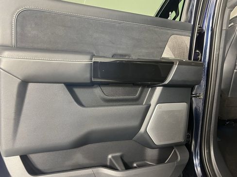 Used 2022 Ford F150 Lightning Platinum image 25