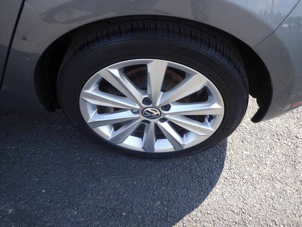 Used 2013 Volkswagen Golf TDI FWD image 26