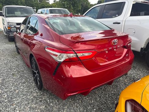 Used 2020 Toyota Camry SE FWD image 4