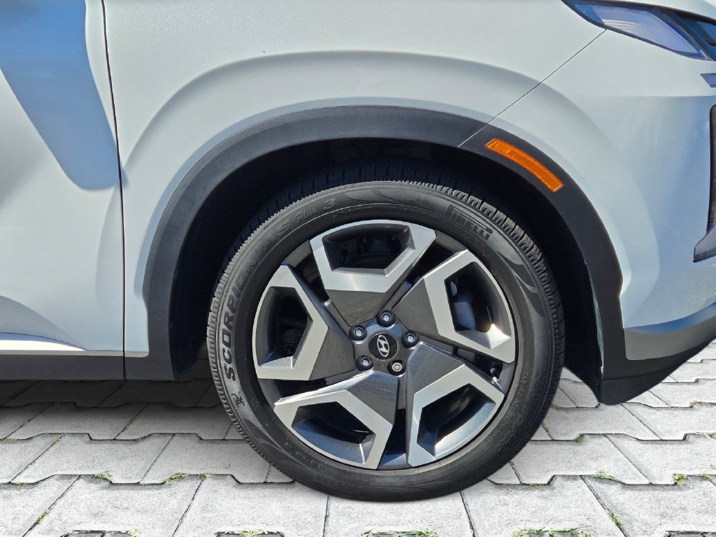 Used 2023 Hyundai Palisade SEL AWD/4WD image 3