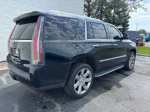 Used 2017 Cadillac Escalade Luxury AWD/4WD image 5