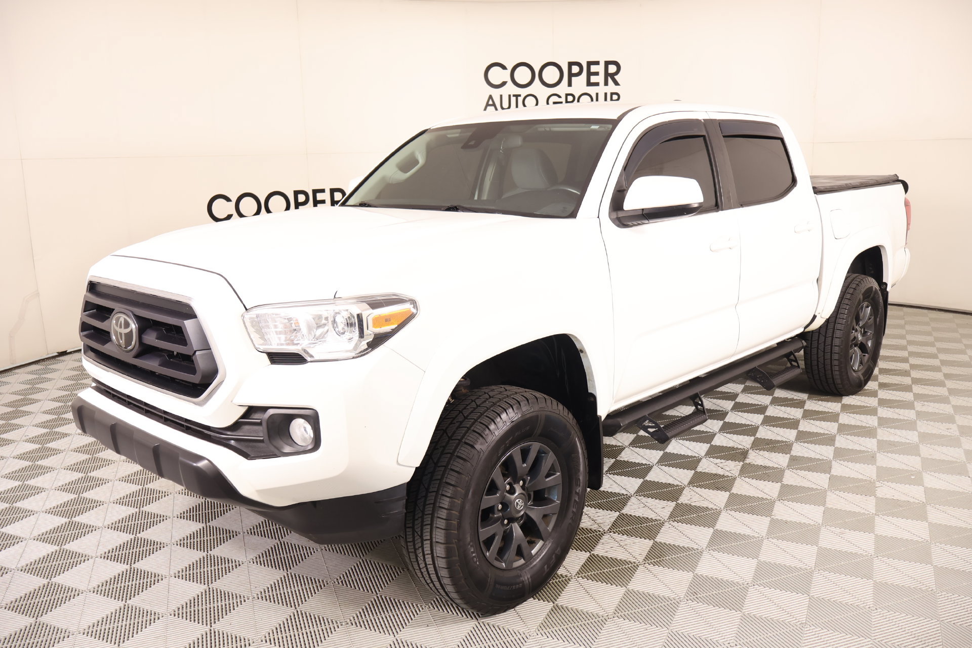 Used 2022 Toyota Tacoma SR5 w/ SR5 Appearance Package (SM) RWD image 9