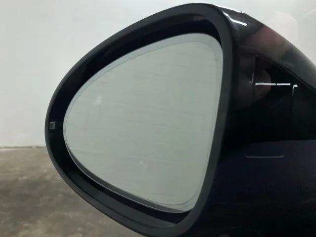 Used 2023 Porsche Macan AWD/4WD image 89