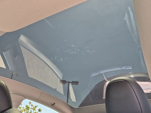 Used 2025 Tesla Model Y Long Range RWD image 19