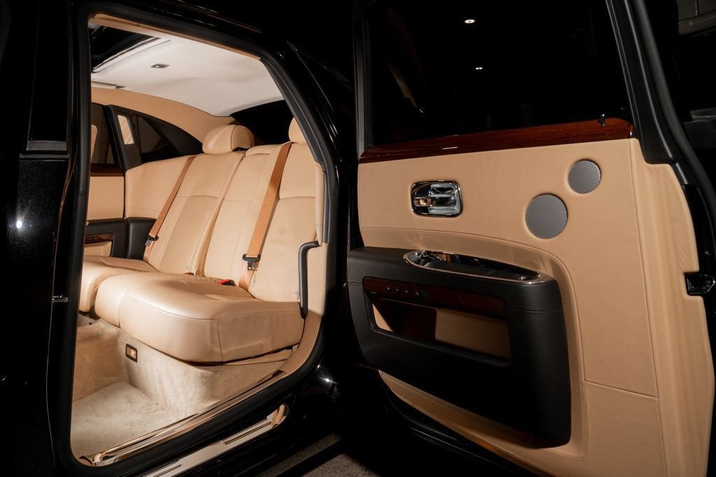 Used 2010 Rolls-Royce Ghost RWD image 36