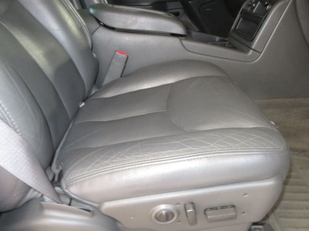Used 2006 Chevrolet Silverado 2500 LT w/ Onstar Plus Package AWD/4WD image 31