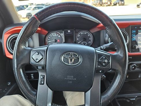 Used 2016 Toyota Tacoma TRD Off-Road image 11