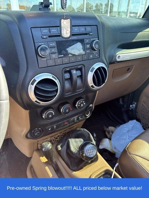 Used 2015 Jeep Wrangler Rubicon w/ Power Convenience Group AWD/4WD image 14