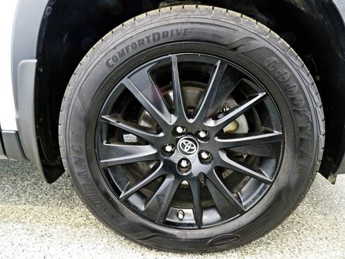 Used 2019 Toyota Highlander SE AWD/4WD image 25