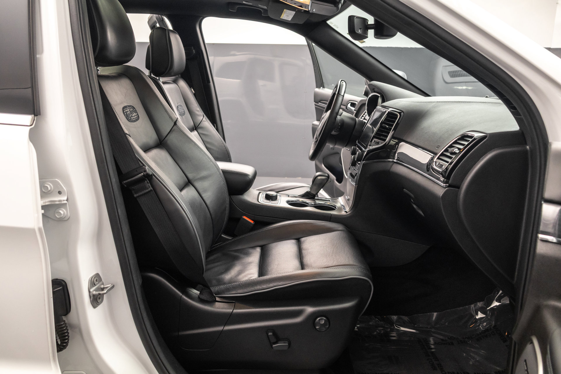 Used 2019 Jeep Grand Cherokee Overland AWD/4WD image 35