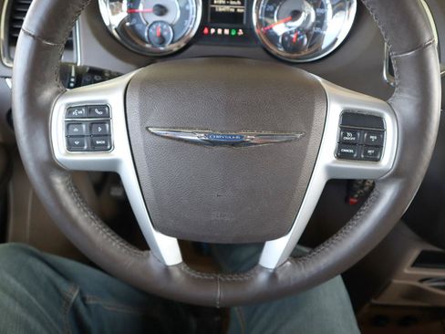 Used 2016 Chrysler Town & Country Touring-L w/ Driver Convenience Group FWD image 48