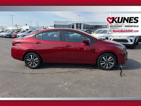 Used 2025 Nissan Versa SV image 4