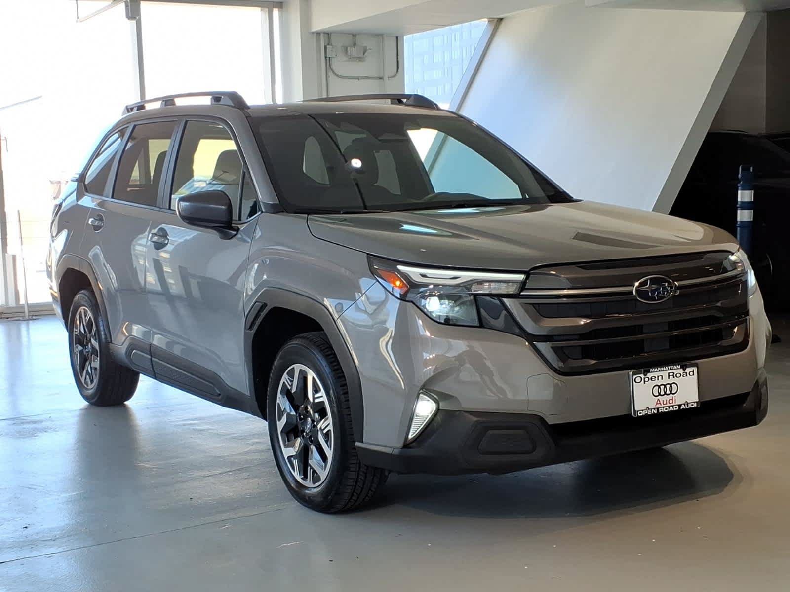 Used 2025 Subaru Forester Premium AWD/4WD image 3