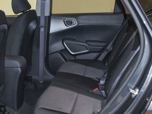 Used 2025 Kia Soul LX w/ LX Technology Package FWD image 6