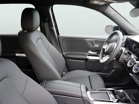 New 2025 Mercedes-Benz GLB 250 4MATIC image 10