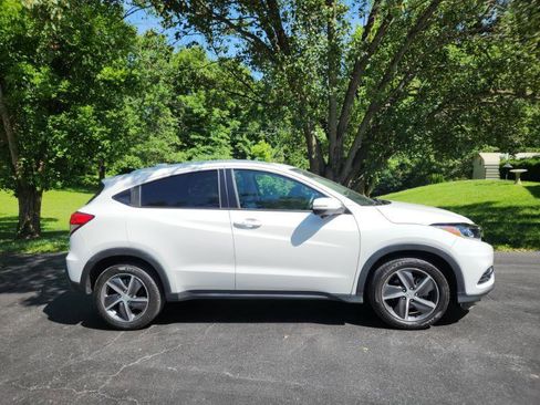 Used 2021 Honda HR-V EX-L image 3