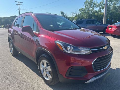 Used 2019 Chevrolet Trax LT w/ LT Convenience Package AWD/4WD image 3