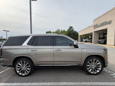 Used 2025 Cadillac Escalade Premium Luxury Platinum image 3