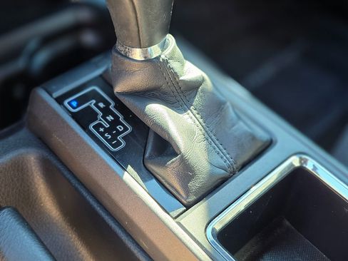 Used 2017 Toyota Tacoma TRD Sport image 36