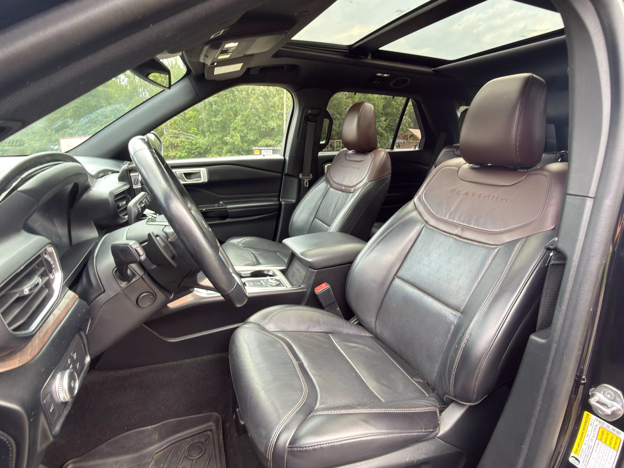 Used 2021 Ford Explorer Platinum w/ Equipment Group 601A AWD/4WD image 2
