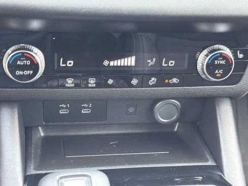 Used 2025 Mitsubishi Outlander SE FWD image 31