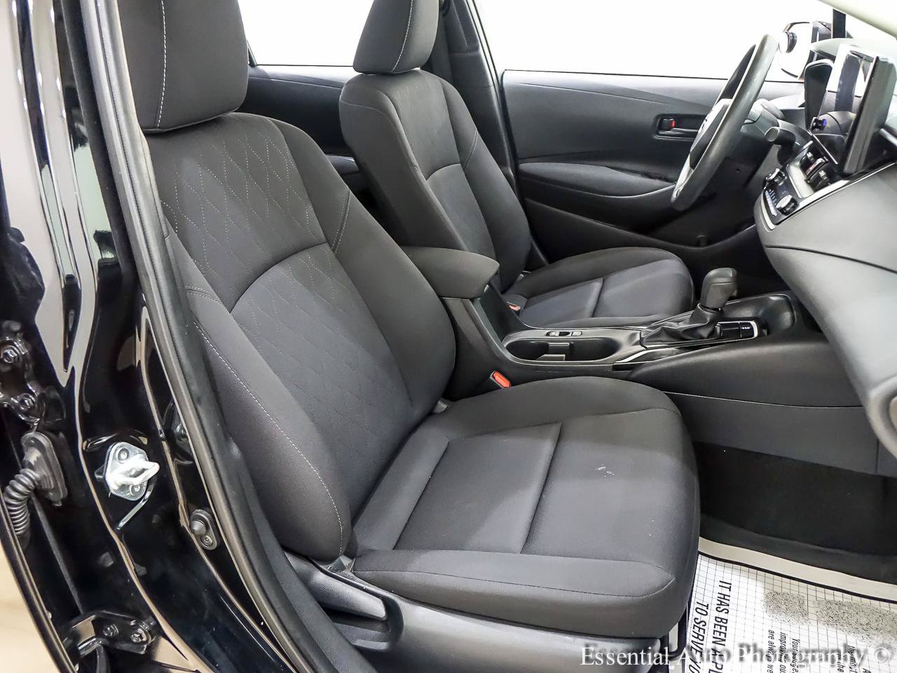Used 2023 Toyota Corolla LE FWD image 29