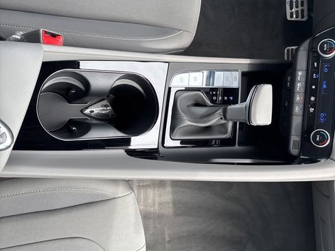 New 2025 Hyundai Elantra SEL FWD image 14