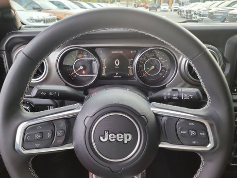 Used 2023 Jeep Wrangler Unlimited Sahara w/ LED Lighting Group AWD/4WD image 31