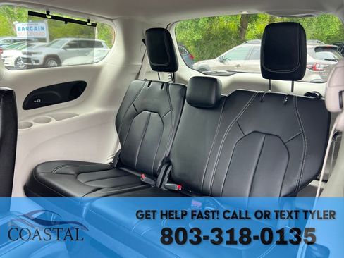 Used 2023 Chrysler Pacifica Touring-L w/ Uconnect Theater Family Group FWD image 23