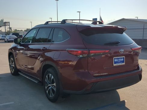 Used 2022 Toyota Highlander XLE image 6