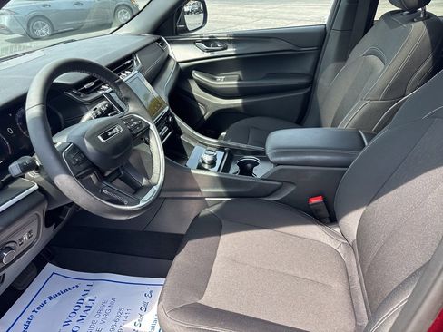 Used 2024 Jeep Grand Cherokee Laredo X w/ Luxury Tech Group I image 8