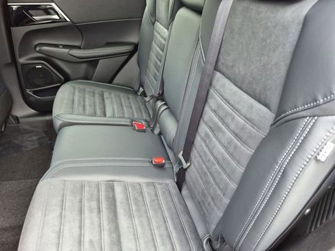 New 2026 Mitsubishi Outlander LE FWD image 29