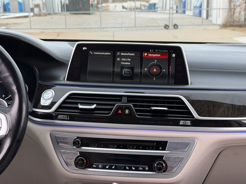 Used 2018 BMW 750i xDrive AWD/4WD image 20