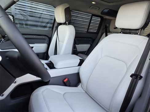 New 2026 Land Rover Defender 110 X-Dynamic SE image 11
