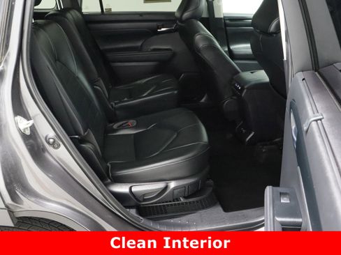 Used 2020 Toyota Highlander XLE image 38
