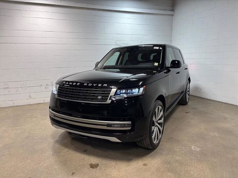 Used 2023 Land Rover Range Rover Long Wheelbase SE image 2